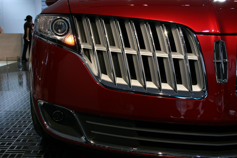 Illustration for article titled 2010 Lincoln MKT: Crossover For The Super-Segmented Masses